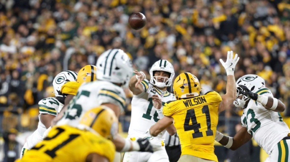 Apprentice tames master as Love leads Packers past Rodgers, Steelers