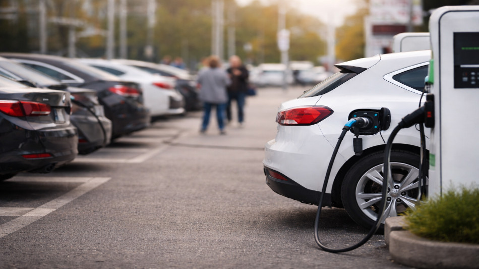 Deutschland: E-Auto-"Boom" bleibt br&uuml;chig